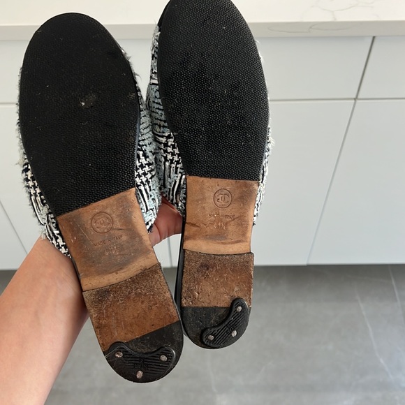 Stunning Chanel slides classic and timeless - Picture 4 of 4